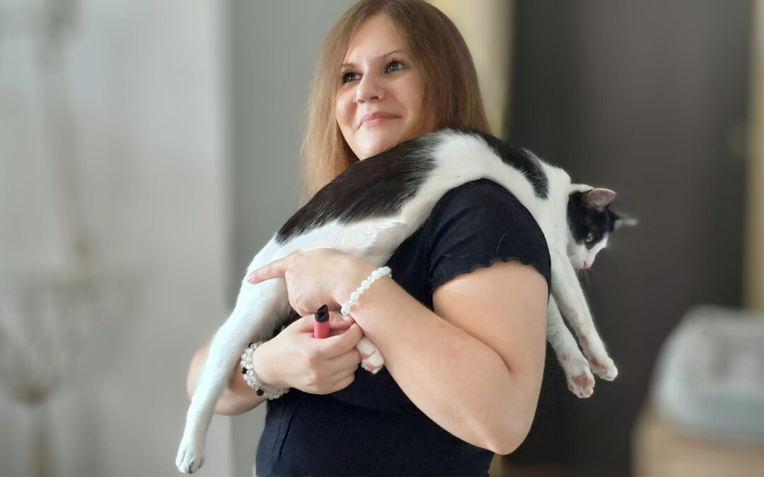 Kočky, káva a nový začátek. Příběh první kočičí kavárny v Chebu