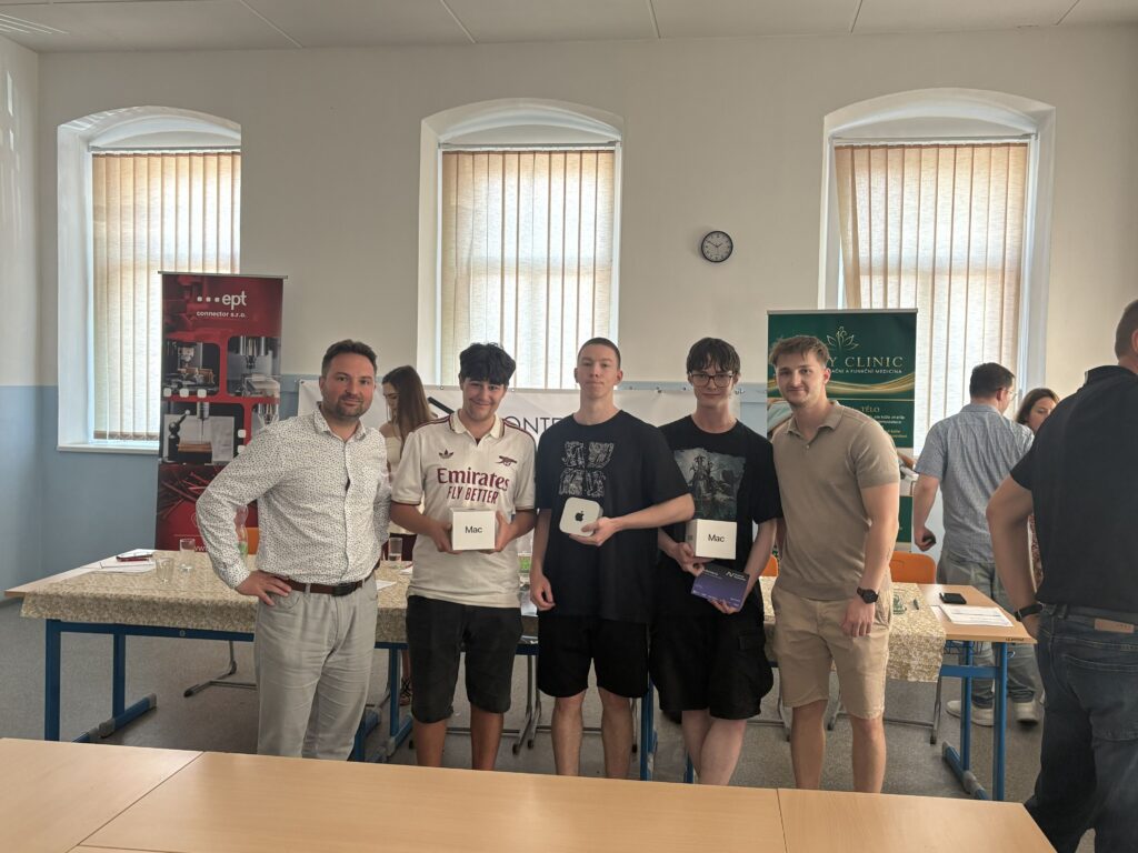 Studenti vytvořili na hackathonu v Chebu AI nástroje pro firmy z regionu