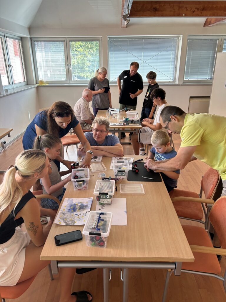 a prvním stanovišti si děti sestavovaly vlastní modely aut poháněných vodíkem.