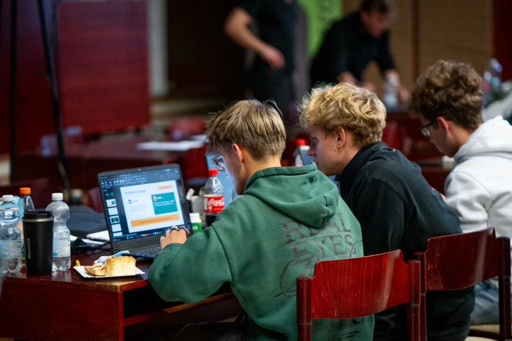 Hackathon otevřených dat Karlovarského kraje: Studenti středních a vysokých škol vykročili ze své komfortní zóny a hledali nové využití pro otevřená data